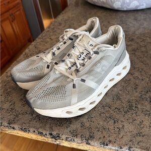 On Running Mens CloudSurfer size 10.5